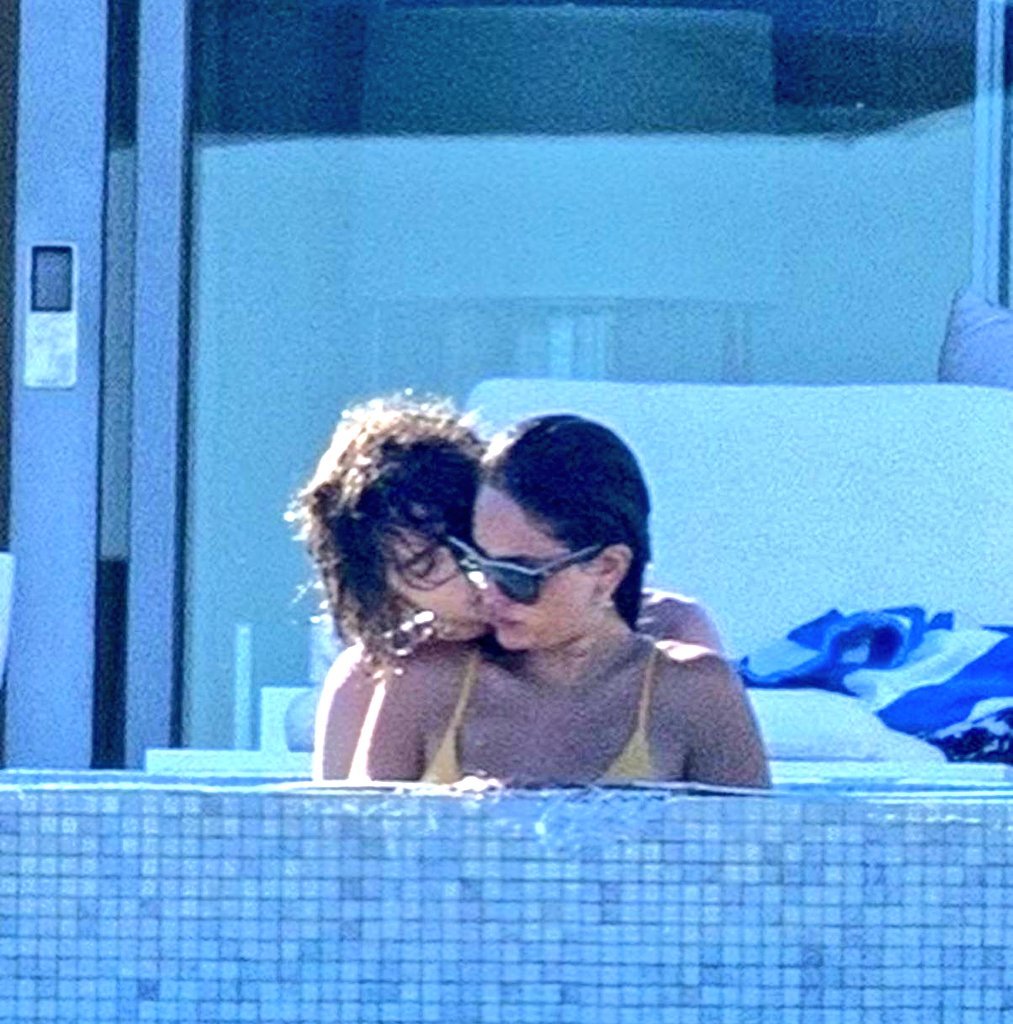 MomosKiMaa's tweet photo. Timothèe chalamet and Eiza González Summer 2020 was wild !! 💀 https://t.co/YtGmBimaMf