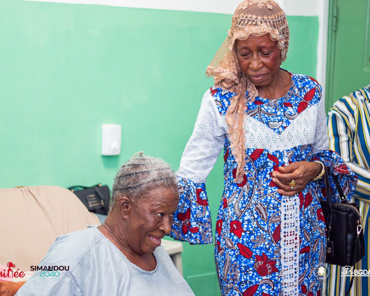 bgda_gn's tweet photo. À Donka,le BGDA a rendu visite à l’actrice M’mah Soumah.

L’institution rappelle que l’artiste bénéficie déjà de la couverture médicale accordée aux acteurs culturels. Sa prise en charge,y compris son intervention chirurgicale,est assurée dans le cadre de ce dispositif. https://t.co/iDdH2v41KG