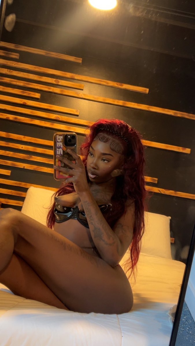BiteSizeBarbie tweet media