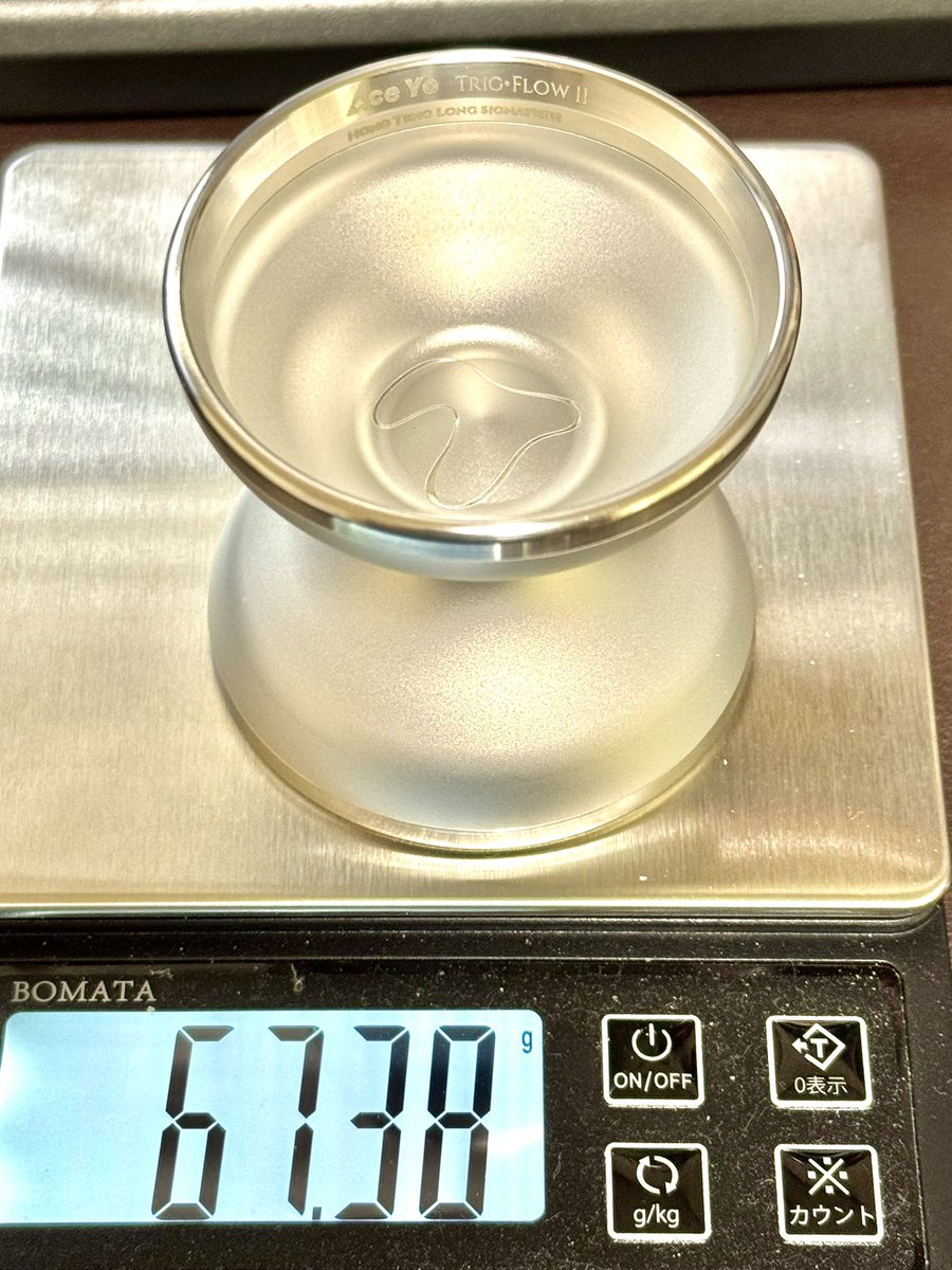 sapphael's tweet photo. エースヨーの新作　フロートリガー2
56/53.2/67.3g

前作も良かったがさらに良くなって登場！
カクカク感がなくなり滑らかな曲線を描くボディがかなり気持ちいい
幅が広くなりぼやけるかと思いきや1グラム重くすることでむしろしっかりとさせている
期待以上の満足感でした！ https://t.co/YKwO97bpVB