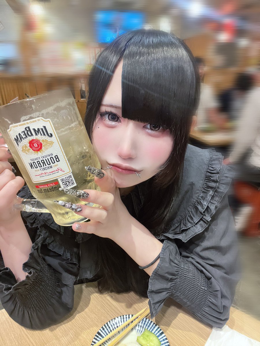 sync_nyan's tweet photo. 昨日の猫さん🍻 https://t.co/ZYWTxOQn3e