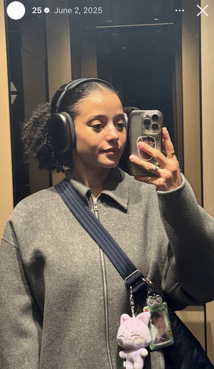 allforsan710's tweet photo. Omg Chase Infiniti is our ppuding's president! 😭
The San sticker on her phone case, sandeoki plushie keyring, San's photocard in yonggamon poca holder, (San's teezmon character) and she took a photo in front of San's hand print on Mighteez pop up! ❤️
#san #choisan #산 #최산 https://t.co/KG5xTotFf2