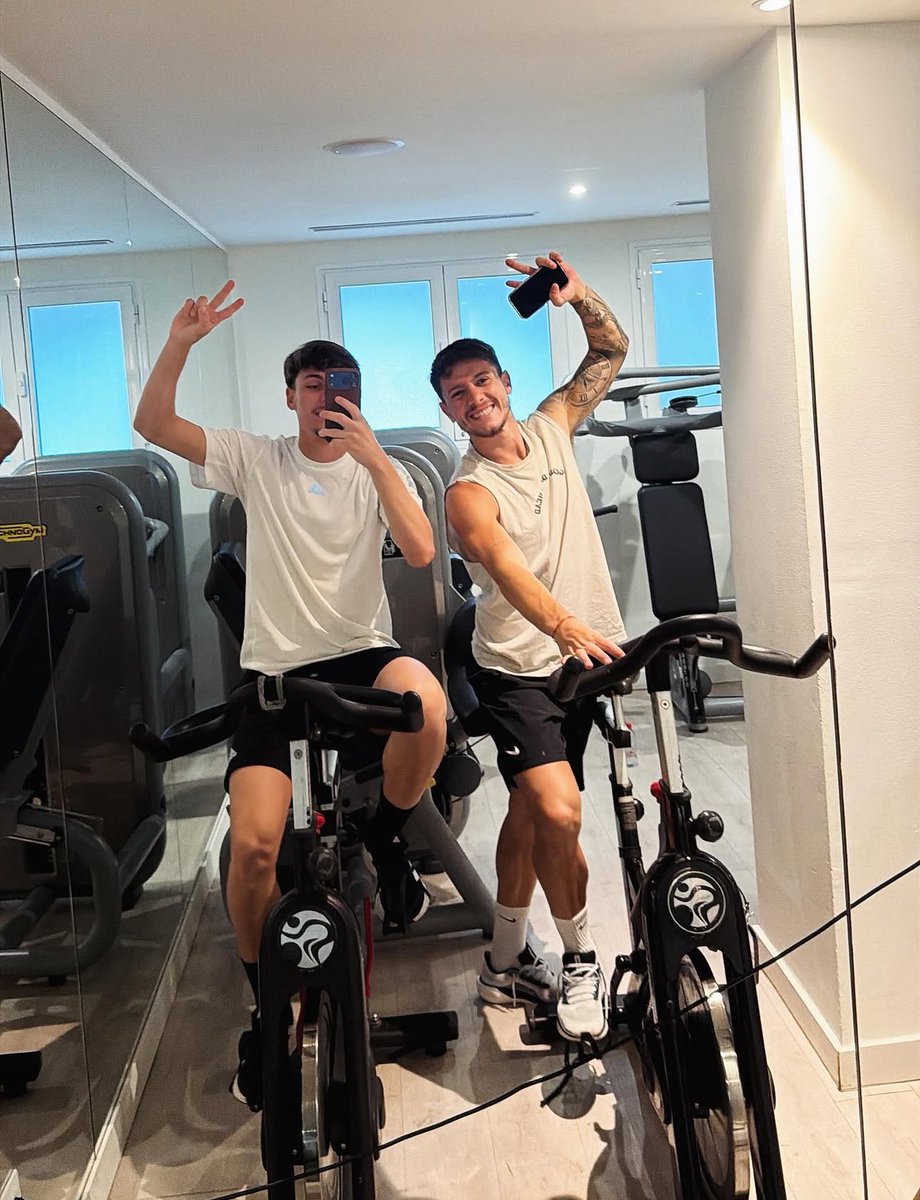 wesleydc's tweet photo. queria ser eles https://t.co/jNZko5x9T0
