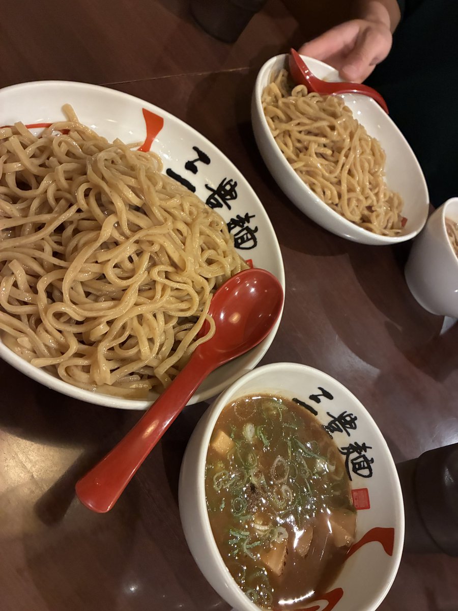 mmk_with's tweet photo. 毎日ラーメンばっかり食ってて
良いのかなと思うけど

めちゃくちゃおいちぃーー https://t.co/94QtKfICMS