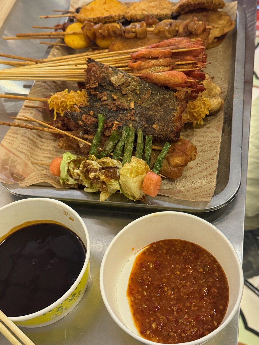 ChaunaJ's tweet photo. Craving late-night street food vibes This piping hot fried skewer with spicy seasoning hits different after a long walk!  Street food = daily happiness upgrade ， https://t.co/yHX5LLqXCA