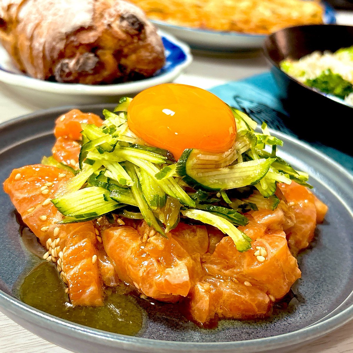 KarinKalimba's tweet photo. サーモンユッケ、カマンベールとしらすのアヒージョ、タコライス、アヒージョの残りものと鶏ハムのパスタ。
今日も料理が楽しい🤩 https://t.co/cSsVCCrniv