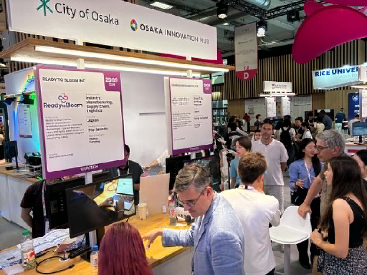 OIH_Osaka's tweet photo. ＼ #VivaTech 最終日レポート！／ 
ヨーロッパ最大の #スタートアップ ＆ テック イベント VIVA TECH @VivaTech 長くて、暑くて、めっちゃ大変だった4日間のイベントもとうとう最終日。

この日はパブリックデイで、多くの家族連れが会場を訪れました。

出展スタートアップもOIHスタッフも、現地の方々とたっぷり交流し、無事VIVA TECHへの参加が終了しました！
現地でお会いした皆様、出展スタートアップ、大阪市の皆様、本当にありがとうございました✨
初めての参加でしたが、とても有意義で、出会いも学びも大変深く、貴重な体験でした！

＜ 出展スタートアップ＞  
・株式会社Ready to Bloom @daisy_koto124
　https://t.co/RehRV2Ax5U
・株式会社COMMON GROUND
　https://t.co/rUR1yDfqbs