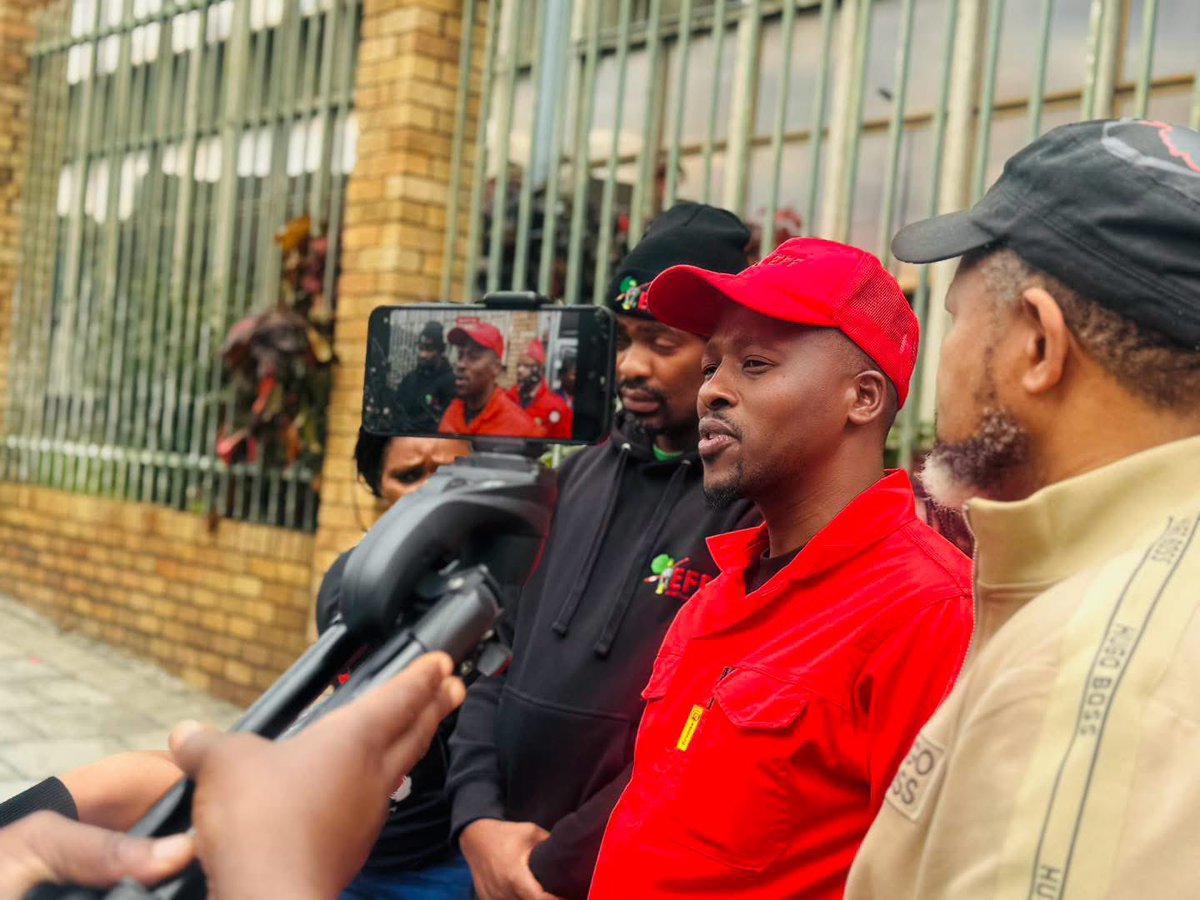 zizipho50's tweet photo. EFF Eastern Cape - opening of a criminal case against Premier Oscar Mabuyane. 🔥👏 https://t.co/rA8ZVQLBt3