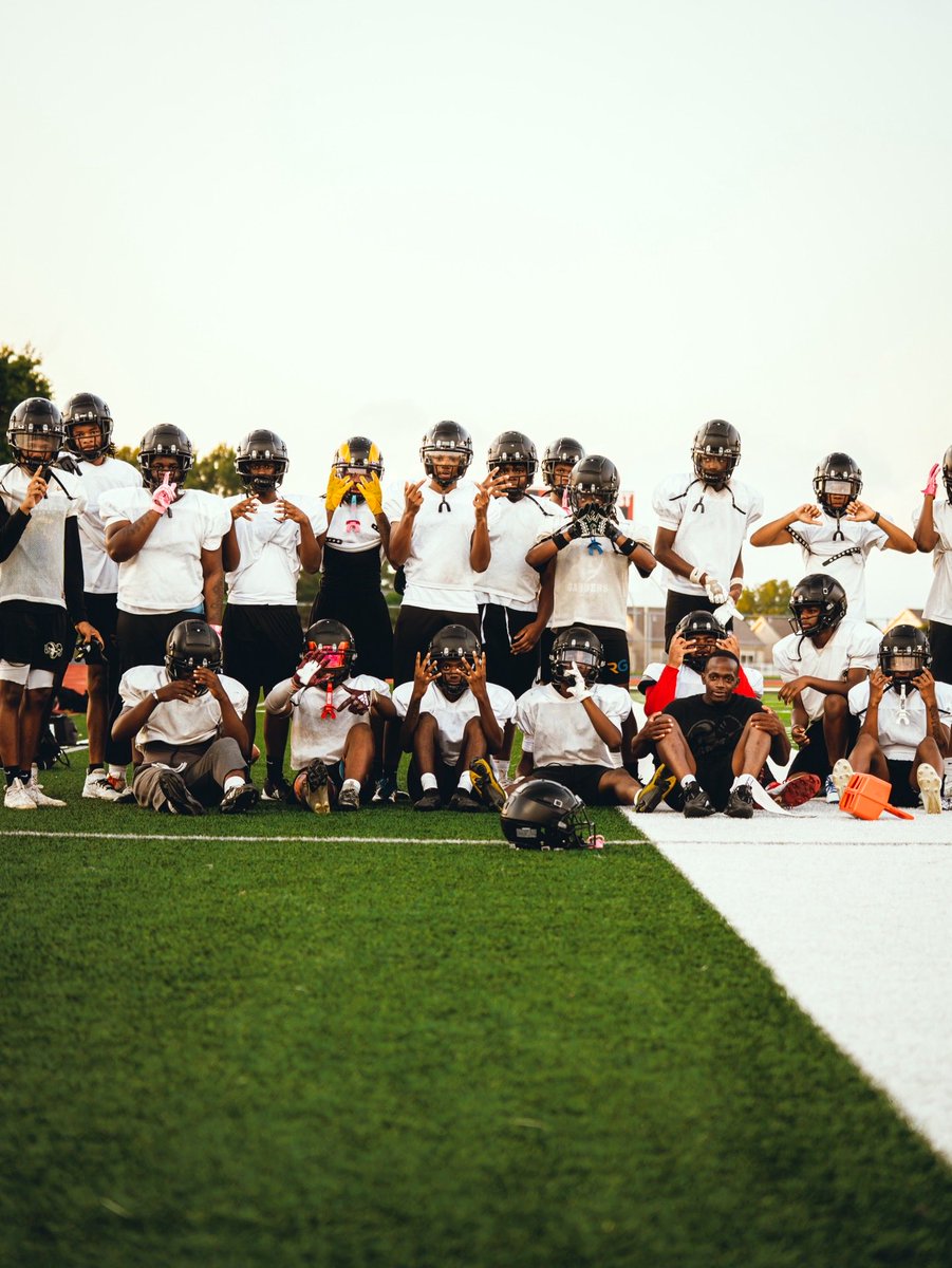 DorrionTurner's tweet photo. One team one mission 
#FootballSpirit #football https://t.co/dDl6CDH0gi
