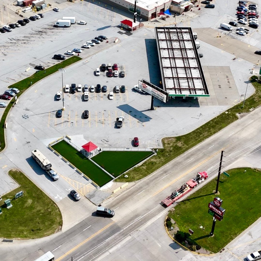 SYNLawnIowa's tweet photo. Miles of highway call for a little green space.

Loved bringing this Dog Stop at Iowa 80 Truckstop to life for travelers and their company!🐕

Ready for you next pet project? Send us a message! https://t.co/hzib7SlfM7