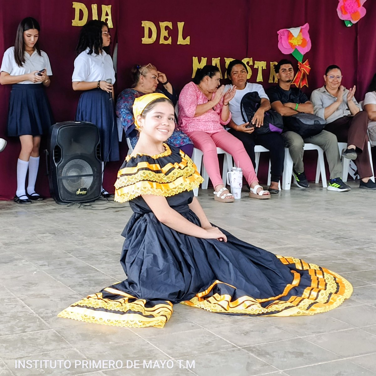 inpdm_d7's tweet photo. Celebrando el Día del maestro y maestra con la participación de estudiantes del Turno Matutino. https://t.co/qgNRCZd4kb