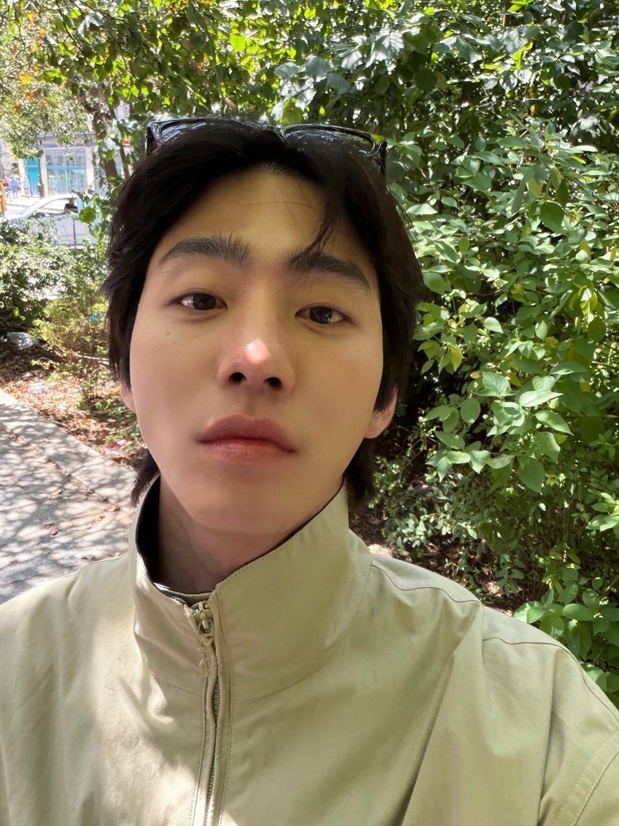 hwoseob's tweet photo. had an amazing time in paris:) off to Seoul~ https://t.co/Pj3eIvpgNj