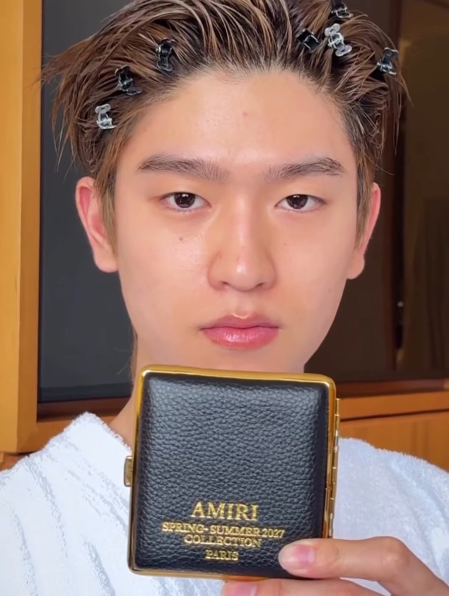 tthomjiro's tweet photo. gw kayaknya belum pernah liat muka bareface Thomas sedeket ini 🥹 lucu banget iya bocil huhu gemesnya 🤏🏻

TMK X AMIRI SS27
#AMIRISS27xThomasKong
#AMIRI
#PARISFASHIONWEEK
#tthomastc #kongjiro https://t.co/CX8kI1RFi9