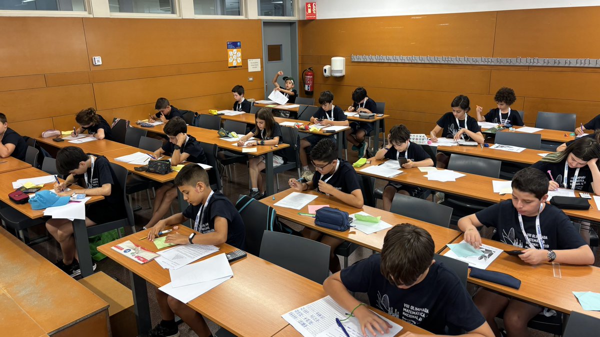 CarlesGranell4's tweet photo. A la segona jornada de la VIII Olimpiada Matemàtica Nacional Aleví a Barcelona de @fespm_es organitzada per la @Feemcat els participants han fet la prova individual a la @FME_UPC https://t.co/VPx3k0wdo4