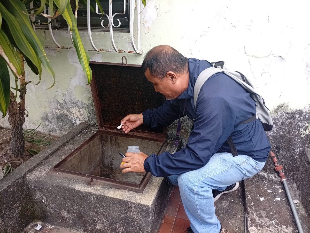 Salud_Guayas's tweet photo. Personal de #ControlVectorial realizó actividades de intervención y vigilancia en las parroquias #Tarqui y #GarciaMoreno, ejecutando acciones de prevención y control de vectores, con el objetivo de reducir riesgos sanitarios. https://t.co/fTnm90Xvz3