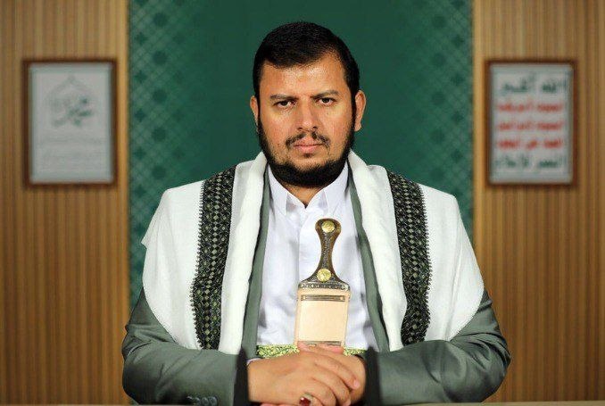 Defensa_Israel's tweet photo. La nueva alianza entre #Israel y Somaliland preocupa a los hutíes, y su líder, Abdul-Malik al-Houthi, vuelve a lanzar un amenazante comunicado:
🇮🇱🔥🇾🇪
- Al-Houthi: 'Estamos siguiendo de cerca los acontecimientos en Somalilandia y las actividades del enemigo israelí, cuyo objetivo es tomar el control del Golfo de Adén y del Estrecho de Bab al-Mandeb, y establecer su dominio en el Mar Rojo.
- Hacemos un llamado a los países ribereños del Mar Rojo para que unan fuerzas contra las actividades del enemigo israelí. No permaneceremos impasibles si se establece en Somalilandia.
- En cualquier momento, lanzaremos ataques contra cualquier presencia del enemigo israelí en Somalilandia. Hacemos un llamado a las naciones islámica para que apoyen a Somalia (enemiga de Somaliland).
- No toleraremos la continuación de la agresión, la ocupación y el bloqueo estadounidenses y saudíes, y actuaremos dentro del marco de nuestra justa lucha para liberarnos de ellos por todos los medios legítimos.'
- Hacen bien en preocuparse, pues Israel ya tiene presencia encubierta del Mossad y de inteligencia de Tzahal no solo en la capital Hargeisa, sino también en la ciudad portuaria de Berbera.