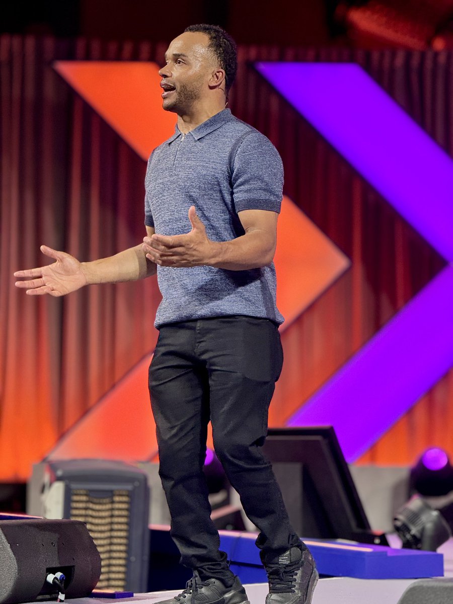 rubrikInc's tweet photo. “I can overcome pretty much anything.  If I just believe, take the time, do the right procedures, and under pressure, you can, you can overcome it.” — Nicolas Hamilton at #RubrikFORWARD London. Retweet if you agree! https://t.co/GDY08GiNHs