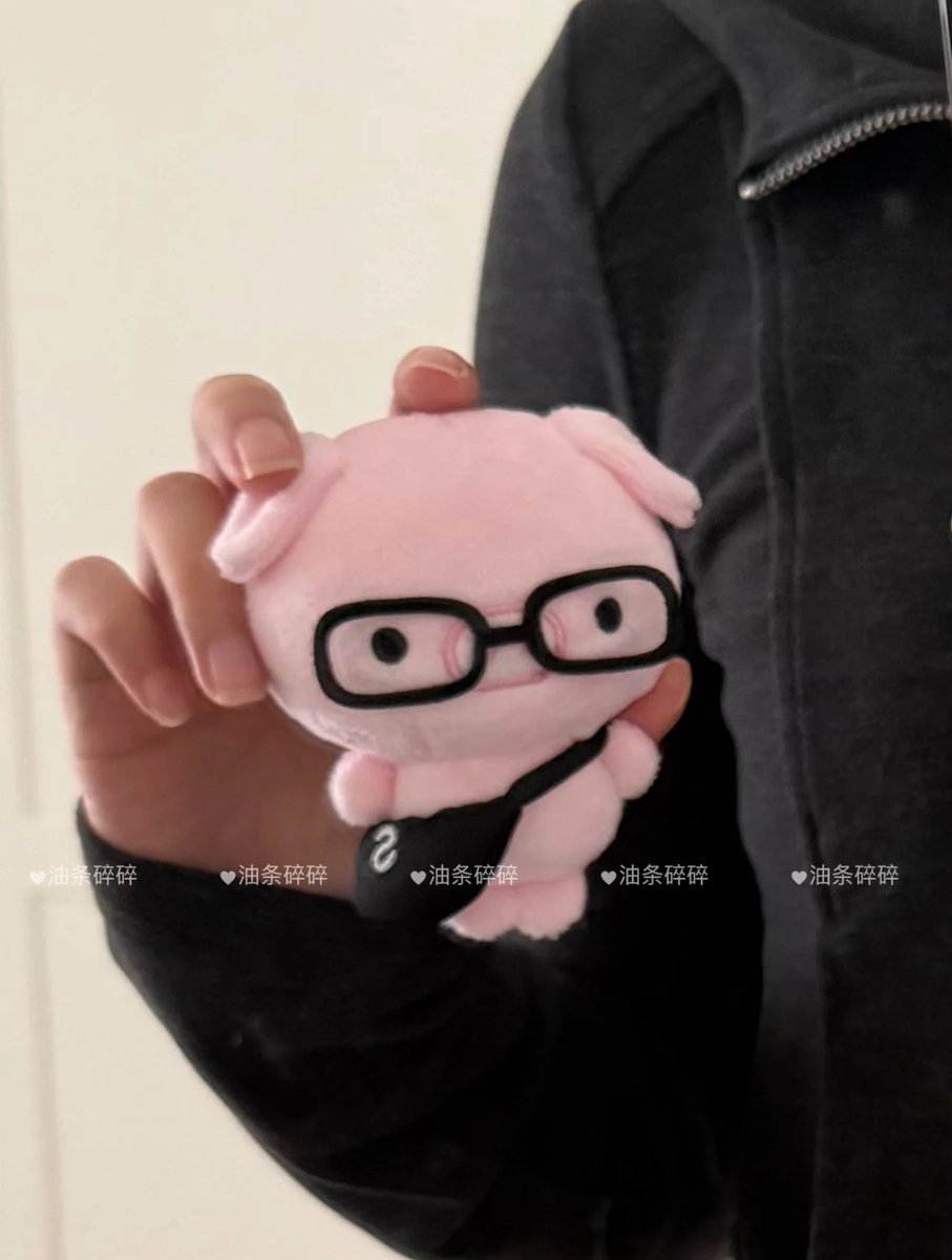 Azureeelt's tweet photo. 小猪 https://t.co/IxMf9z1EaP
