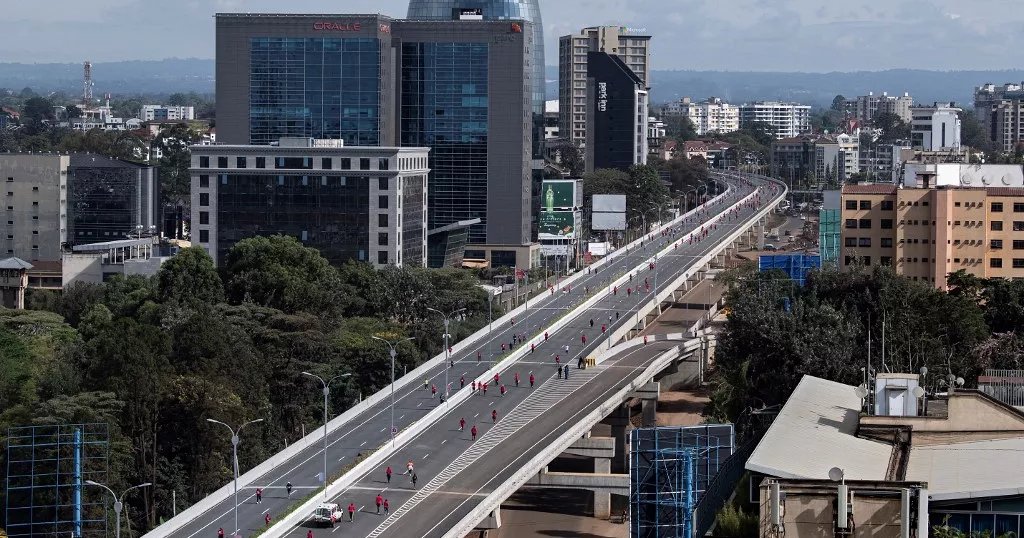 stats_wire's tweet photo. 🇨🇳 African Nations Reworking Their Chinese Debt (2025)

1. 🇰🇪 Kenya: converted $3.5B of railway loans to yuan; saving ~$215M/year (Africa's first)

2. 🇪🇹 Ethiopia: negotiating to convert part of its $5.38B in Chinese loans; could cut interest from 7.25% to ~3%

Likely to follow:

3. 🇲🇿 Mozambique

4. 🇿🇲 Zambia:  finance minister "closely watching" Kenya's deal (Zambia separately already restructured defaulted debt)

Source: AidData / Bloomberg (2025)