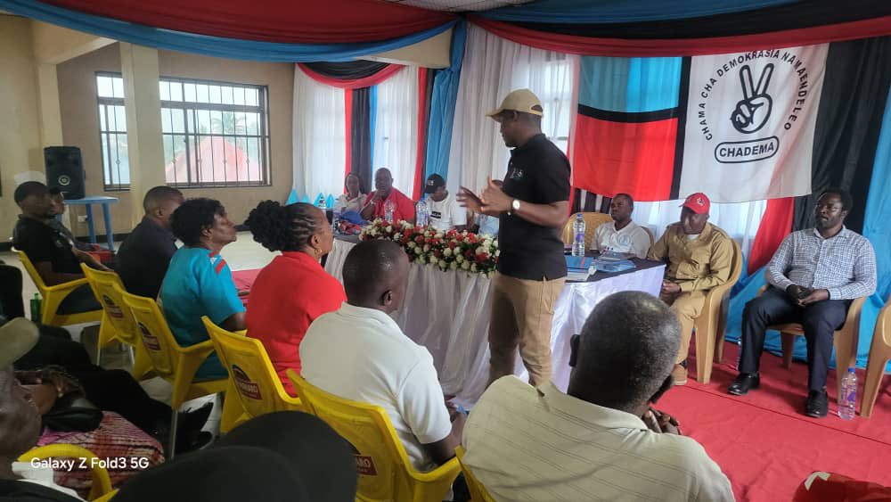 chademapwani's tweet photo. *CHADEMA KANDA YA PWAN*
jana Juni 24, Katibu Kanda ya Pwani Ntele Benjamin, akiambatana na katibu wa Bavicha na wajumbe wa sekretarieti ameendelea na Ziara ya Kanda Mkoa Mkoa wa Ilala
Katika ziara hiyo Katibu wa Kanda amekagua uhai wa Chama na Maandalizi ya #KatibaMpya #FreeLisu https://t.co/KnvWfVEKcr