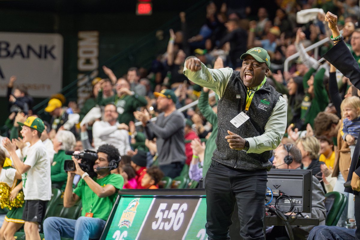 GeorgeMasonU's tweet photo. #AllTogetherDifferent #MasonNation 💚💛

📷: OUB https://t.co/tiCNnoXIjb