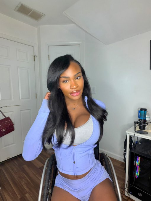 Milan🤍 - 20 mins in a room with me, wyd? https://t.co/GKX3TXn9RP