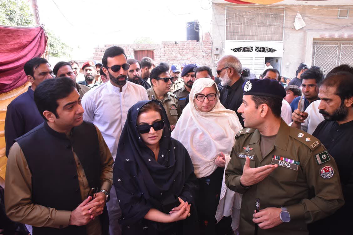 ZeshanMalick's tweet photo. مشیر وزیراعلی پنجاب برائے سیاسی امور ذیشان ملک اور صوبائی وزیر اطلاعات عظمی بخاری کی  تحصیل کمالیہ میں محرم جلوسوں کے روٹس پر انتظامی وحفاظتی اقدامات پر عملدرآمد بارے بریفنگ اور روٹ کا معائنہ۔کمشنر فیصل آباد مسرت جبیں بھی موجود تھے۔ https://t.co/NAM9iQlAzq