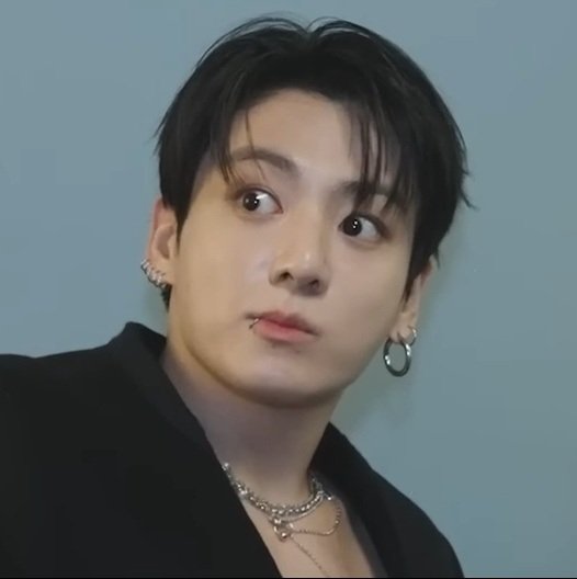 behiscigs_'s tweet photo. "he looks way better in person that in any of the pic I've seen of him online "

Does he look even more handsome than that??????? https://t.co/zk89Fw6GZm