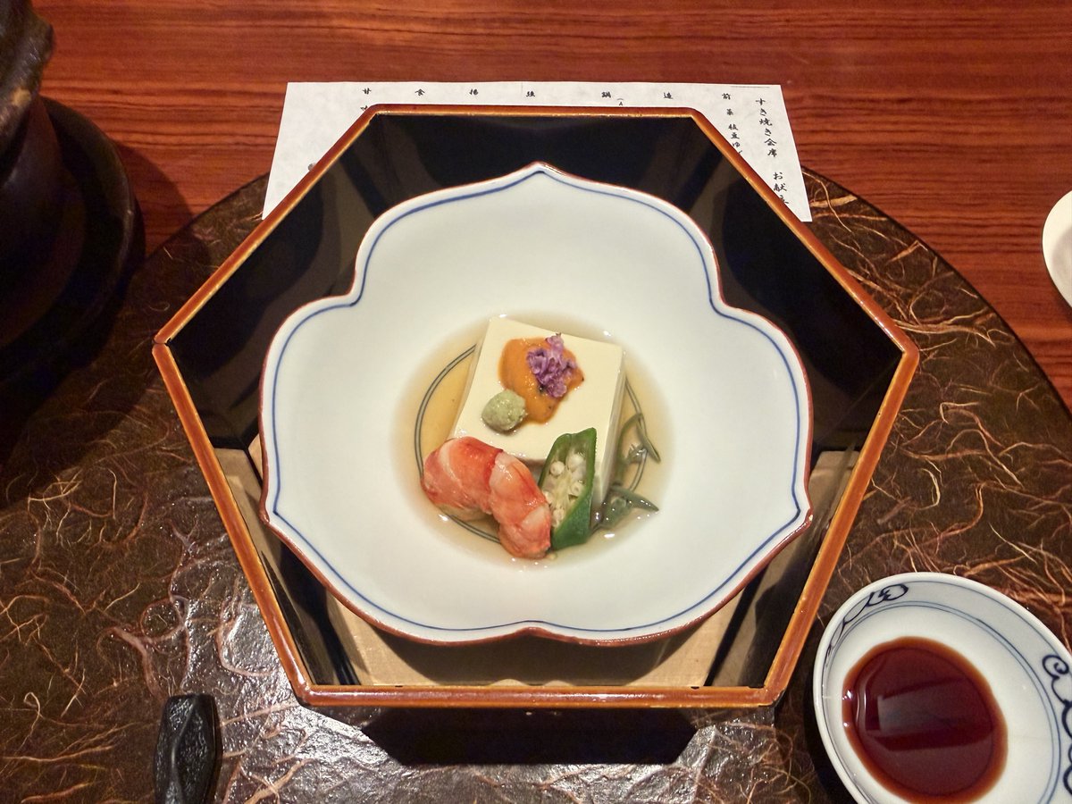 maritendeli's tweet photo. 8年ぶりの再会🍻
長く続けていると、ファンの方とファンの方が実は友達で偶然に繋がるーっ‼︎なんてことが、あるのですね😎

あの時代を知る珍しい方💐
今日は私を励ましに来てくれたのかな？これからも前を向いていくからねー‼︎また来月も楽しみです🍷 https://t.co/3yGa7v5BGc