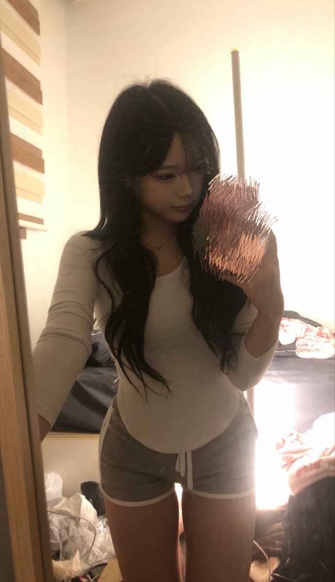 yunada00's tweet photo. 部屋汚いけどくる？？
 #裏アカ女子 #裏アカ男子と繋がりたい https://t.co/wsEB81Y6Ql