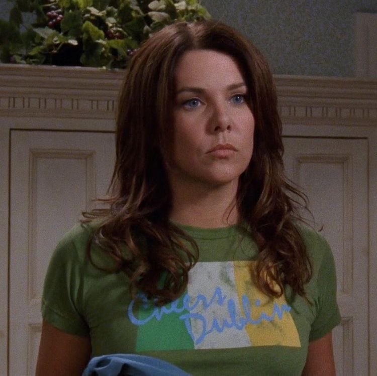 glitterysammyw's tweet photo. Mother is so beautiful 💛✨#LorelaiGilmore #GilmoreGirls #mother https://t.co/9fNEEtYZpw