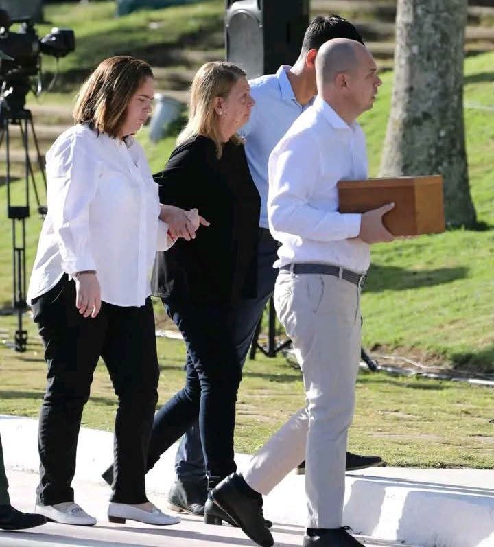 alfonso_noya's tweet photo. .@DiazCanelB: «Gracias por la entrega, la consagración y el ejemplo, querido Ramiro».

#PorSiempreRamiro 🇨🇺 https://t.co/1eJy8WP0ik