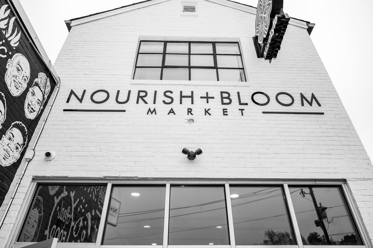 GAFollowers's tweet photo. An AI-powered grocery store at Pittsburgh Yards in southwest Atlanta is open 24/7 for convenient access to fresh food. 

It uses cameras and sensors to detect what shoppers pick up and automatically charges them when they leave, with no checkout line needed. https://t.co/tVDhGBxujO
