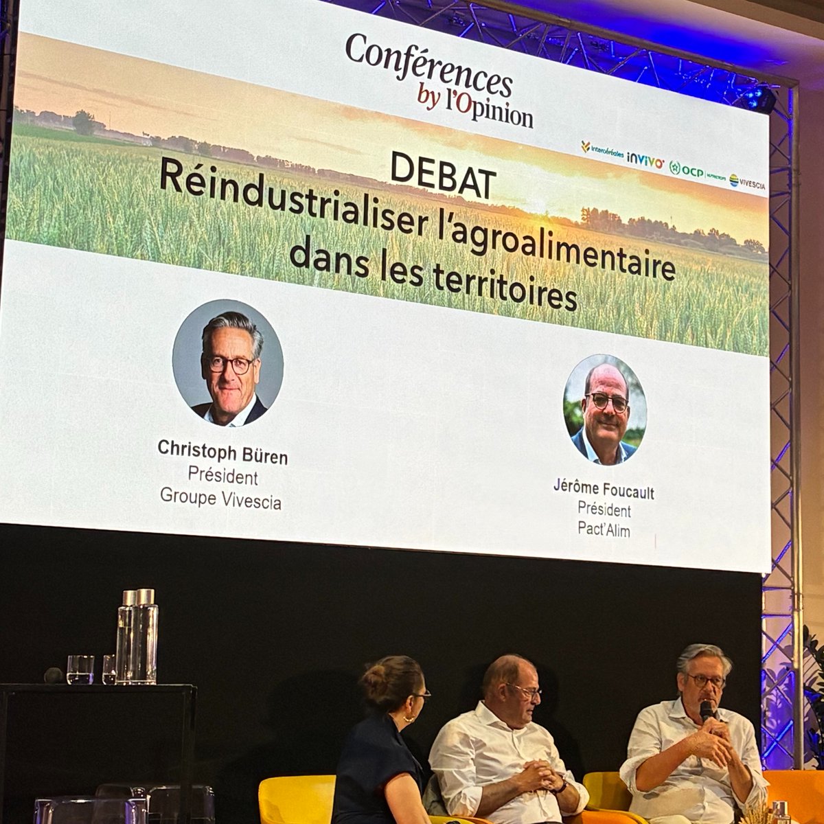 Vivescia's tweet photo. [#Conférence] Ce matin, @ChristophBuren, Président du Groupe VIVESCIA, est intervenu lors de la conférence annuelle organisée par @lopinion_fr sur la thématique "Agro : Renouer, enfin, avec la production"🍴🌏. 

Il a pu échanger avec Jérôme Foucault, président, @PactAlim lors du débat "Réindustrialiser l’agroalimentaire dans les territoires". 

Dialogue, innovation et action ont rythmé cette matinée ouverte par une keynote de @StTRAVERT.
#NourrirLaPlanète