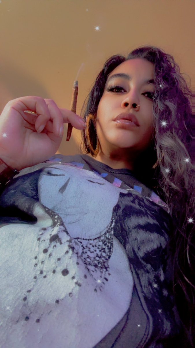 YourSexiiMorena's tweet photo. #puffpuffpass https://t.co/C9JlBpqMDe