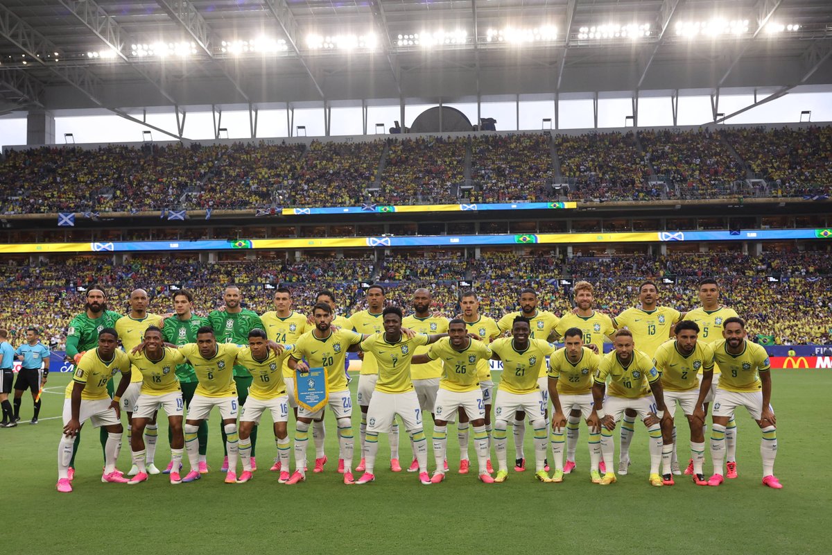 SofascoreBR's tweet photo. Países que se classificaram em 1º lugar de seu grupo em todas as edições de Copa do Mundo FIFA desde 1982:

 12/12 - 🇧🇷 Brasil

É isso. Essa é a lista. 🤯🤯 https://t.co/6oaiBE36Ne
