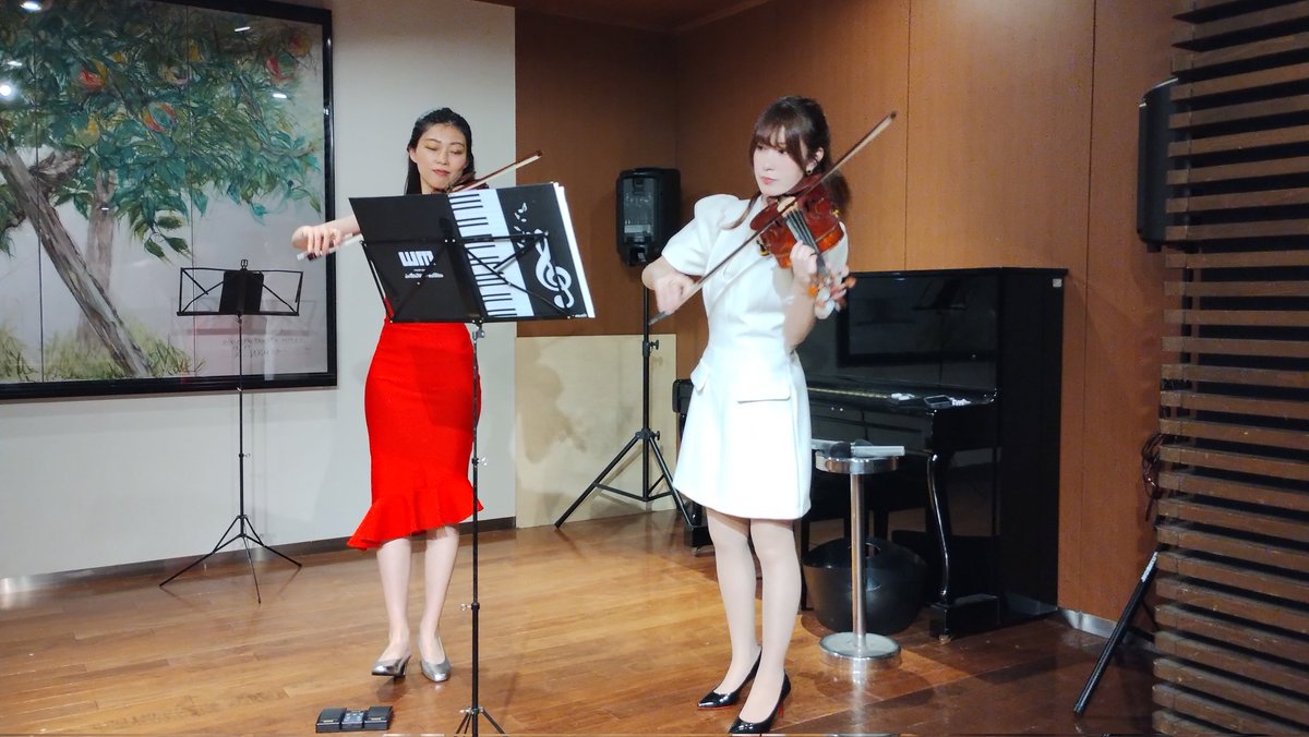 moritan39's tweet photo. 本日は、広尾LaMensaJasmineで、DuoViolinConcertへ。
一部はクラシック、二部はイタリアを中心とした映画音楽でエモーショナルで、奈美さん、絃子さんのハーモニー良く慕情、ニュー・シネマ・パラダイスが特に胸に沁みました。 https://t.co/h2t0WDLp7a