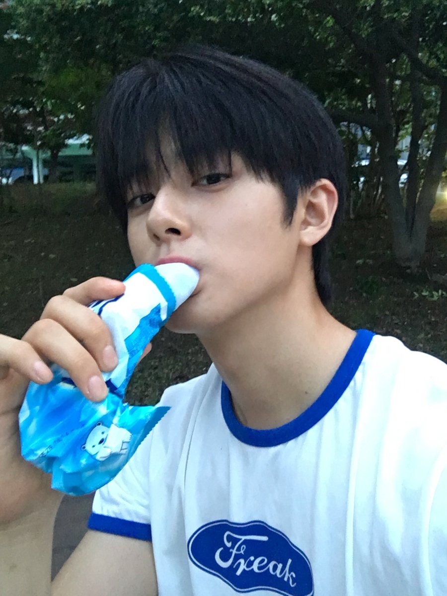 m1nkyu's tweet photo. 얘들아(0명)
김민규레전드셀카왔다 https://t.co/82ycMA3yda