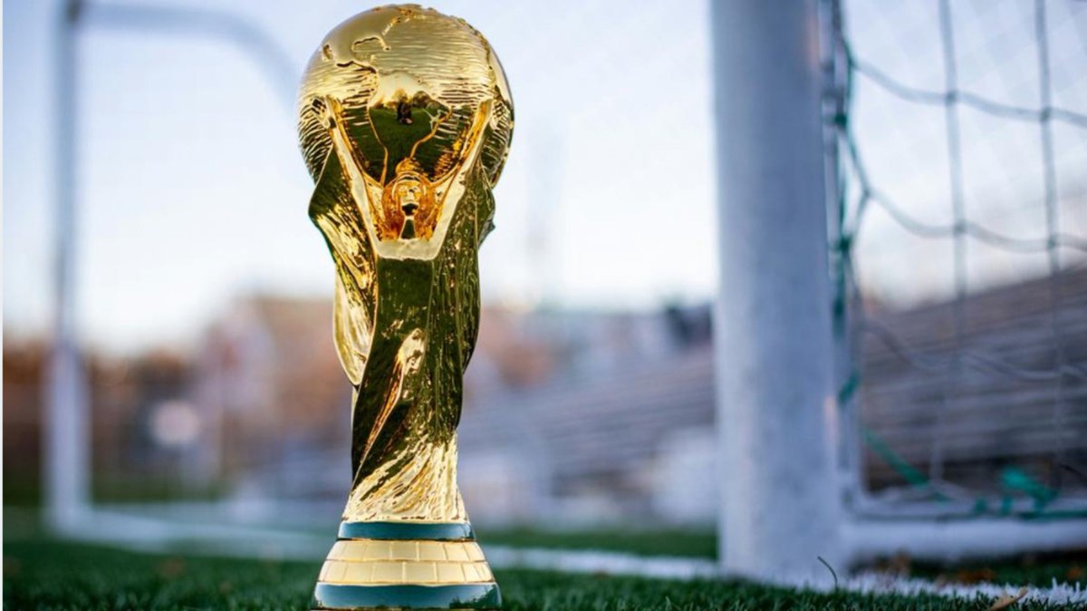 detiksport's tweet photo. Sebanyak 13 tim sudah memastikan tempat di babak 32 besar Piala Dunia 2026. Sementara itu, perjalanan 7 negara harus berakhir lebih cepat. Tim jagoanmu masih aman?