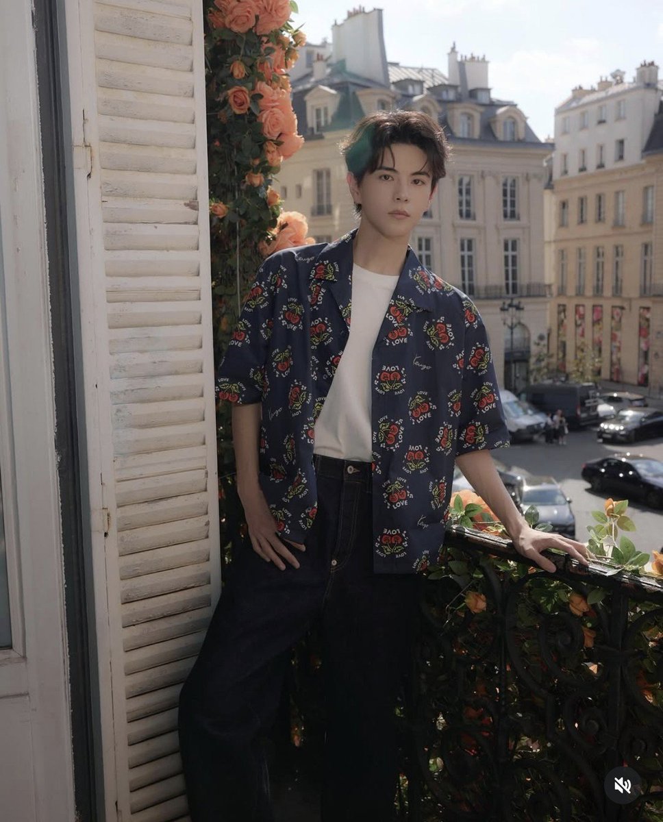 chayaployp's tweet photo. Elio posted an extra photo on Instagram that isn't on his Weibo 🧡

#Aylio #政瞳 #ElioLv 
#AylioatPFW26
#KENZOSS27 https://t.co/fNMeqcgrcB