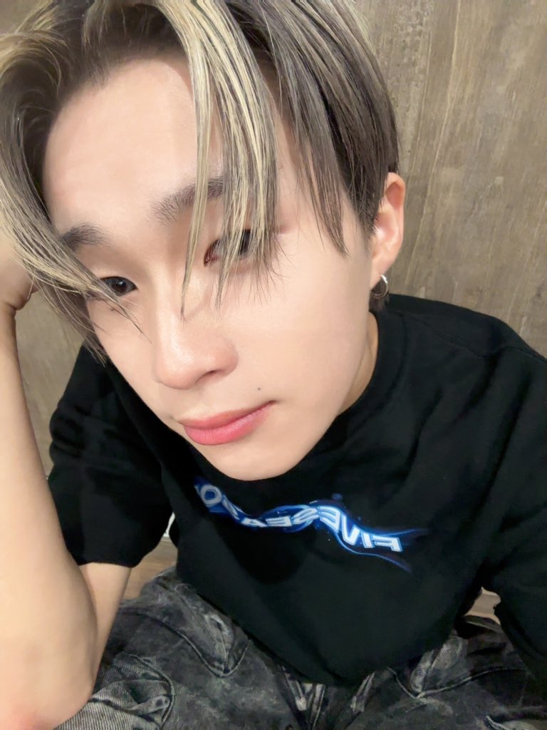KAITO_five's tweet photo. 配信と交流会ありがとう〜‼️
雨でパフォーマンスできなくて落ち込んでたけど配信とか交流会でみんなに会えて元気出ました😽

土曜日は定期公演‼️
今回はお昼に新大久保です！みんな集合☝🏻 https://t.co/0DVhtHZ2qW