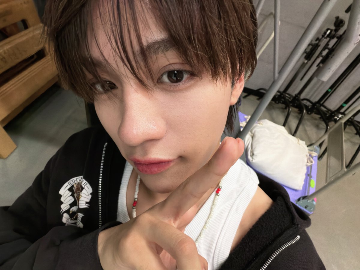 WOLFHOWLHARMONY's tweet photo. ／
【ウルフの美容道vol.103】
世界一メンズに詳しい！？
研究員にウルフの肌悩み相談〜GHEE編〜
＼

ウルフの美容道vol.103出ましたよ‼︎

意外な肌の知識を博士に教えてもらいました‼︎
めちゃくちゃ勉強になったなあ〜
みんな是非みてくれたら嬉しいです‼︎

GHEE

🔗 https://t.co/sbjr20pN5N

#ウルフの美容道 #VOCE @iVoCE 
#WOLFHOWLHARMONY #WHH