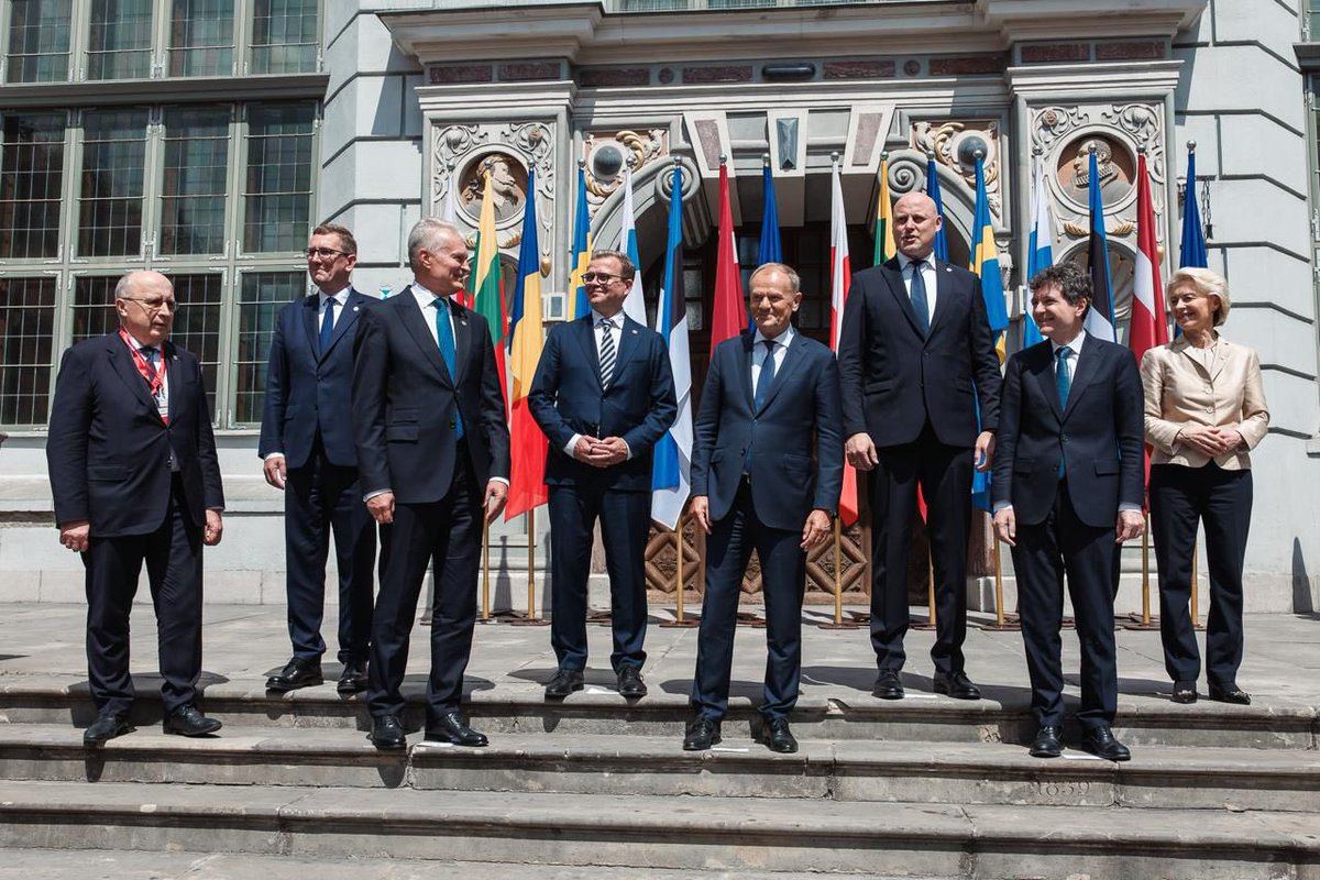donaldtusk's tweet photo. Presidents, prime ministers, and EU commissioners. The Eastern Flank Summit is underway. https://t.co/RxTLMjMsuQ