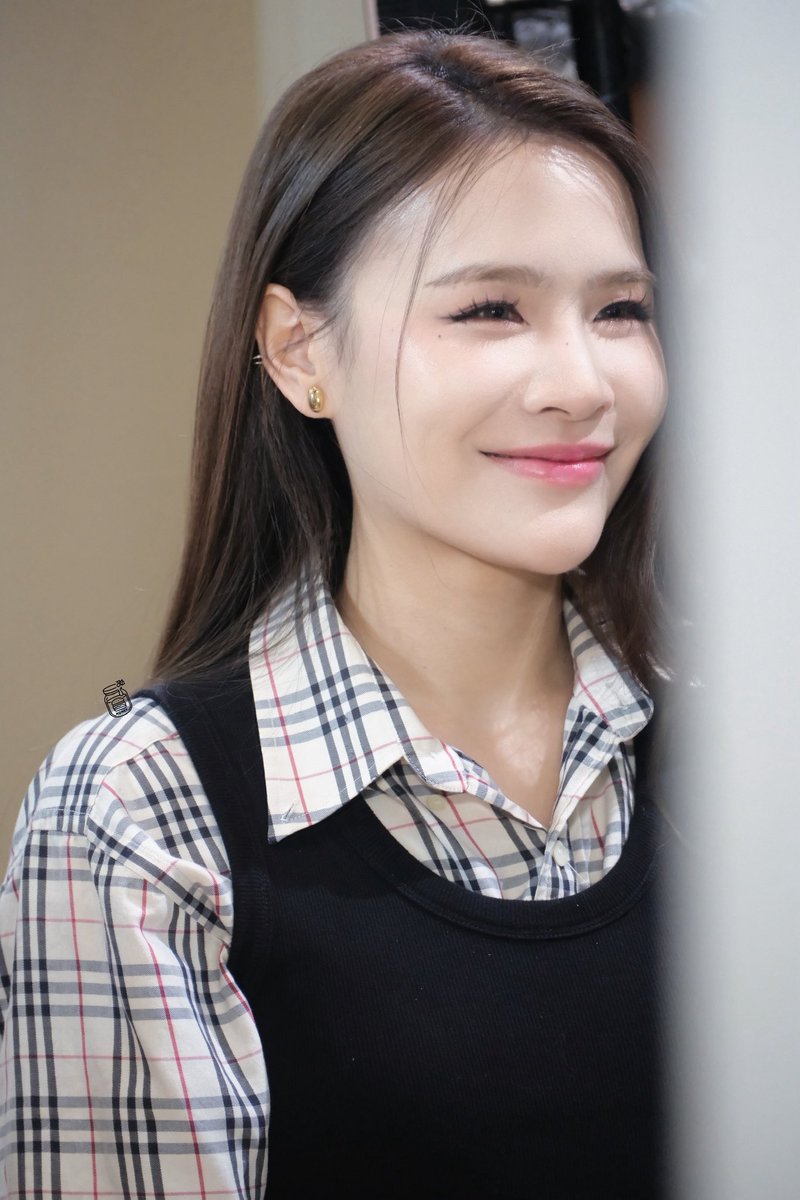 WSomsomm's tweet photo. These photos need captions written by Pundao. Because I cannot describe this beauty🥹🥹

SHELLYPUNDAO AT SIAMPARAGON
#BURBERRYBEAUTYxshellypundao https://t.co/FXvh4gcOAr