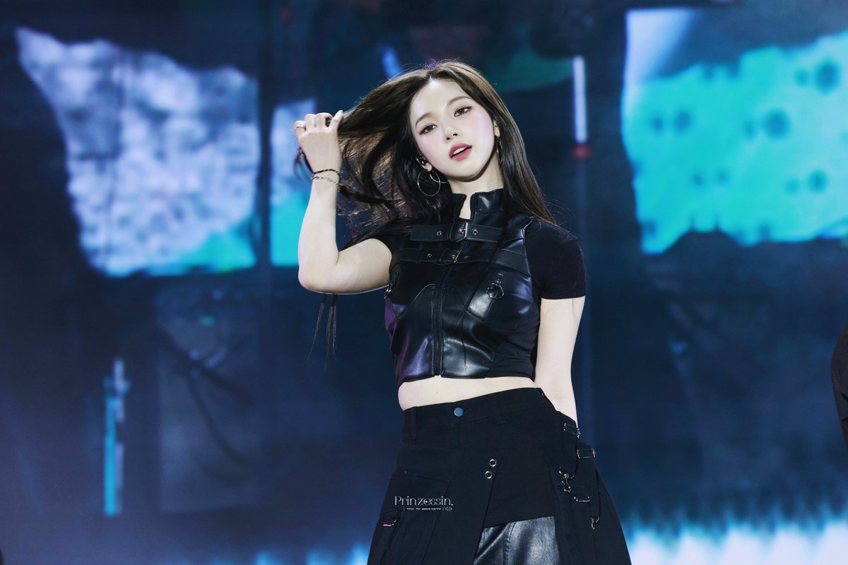 timetoKARINA_'s tweet photo. 250625 | Mawazine

#aespa #에스파 #KARINA #카리나 https://t.co/eNrwsvydgq
