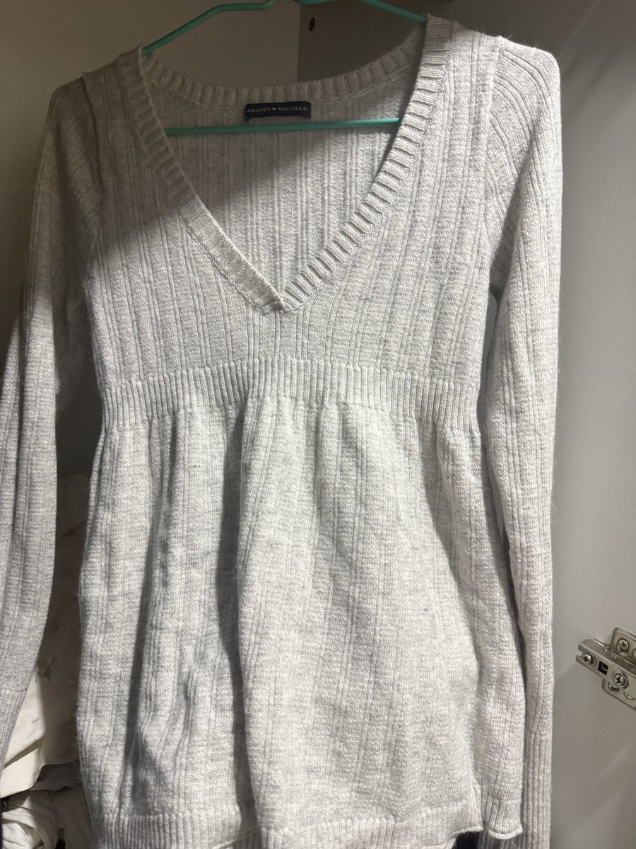 __YNWA__bts's tweet photo. ส่งต่อ ･✿
• เดรส brandy melville 250
• เสื้อ pomelo 200
• เสื้อปาดไหล่ ไซส์ S weekend hub ใส่ครั้งเดียว 300
• เสื้อแขนยาวเทา brandy melville (มีตำหนิ) 150

#ส่งต่อเสื้อผ้า #ส่งต่อเสื้อผ้ามือสอง #เสื้อผ้ามือสอง #โล๊ะตู้เสื้อผ้า #ส่งต่อ  #เสื้อผ้ามือสองสภาพดี #เสื้อผ้ามือ2 https://t.co/TIvJdbZFZN