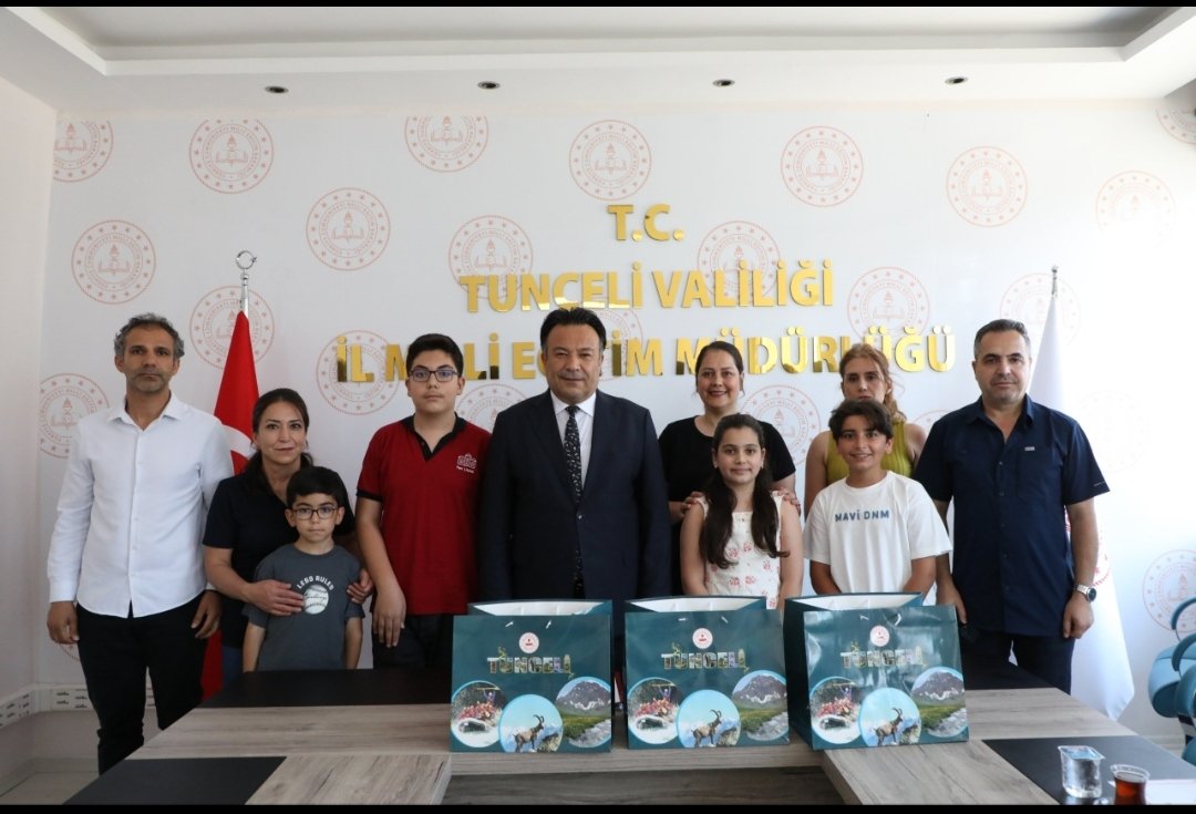 TunceliTurk's tweet photo. 🏆 İl Birinciliği!!! 
​İl Millî Eğitim Müdürlüğümüzün E-Vizyon62 programı kapsamında düzenlenen "Dijital Ayak İzim Nerede?" yarışmasında, 10-B sınıfı öğrencimiz Canyar Balca İL BİRİNCİSİ olmuştur. 🥇👏
​Bizleri gururlandıran öğrencimizi yürekten tebrik ederiz. 🌟
​#E_Vizyon62 https://t.co/IbsQBpWb6G