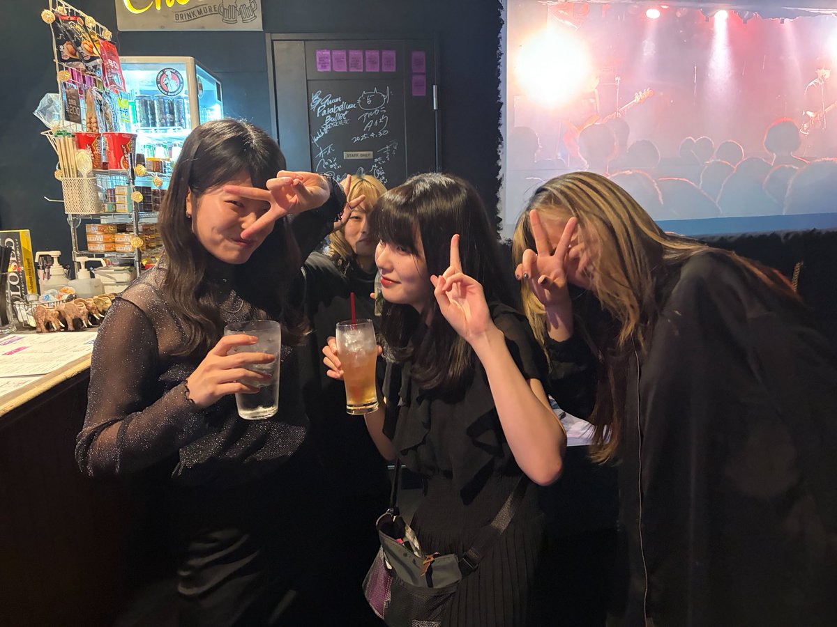 kenichi19747027's tweet photo. 久しぶりにSplit endのライブでした。
相変わらず轟音が気持ち良かった！ https://t.co/0jdsULmnyY
