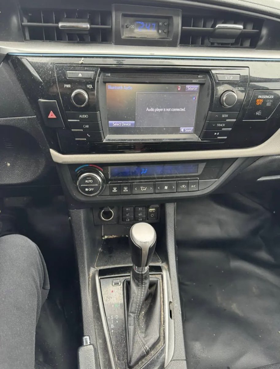 _owula's tweet photo. 2016 Toyota Corolla s
Clean title 
Sunroof 
155k miles 

88k cedis including shipping https://t.co/LbbrB5QjzK