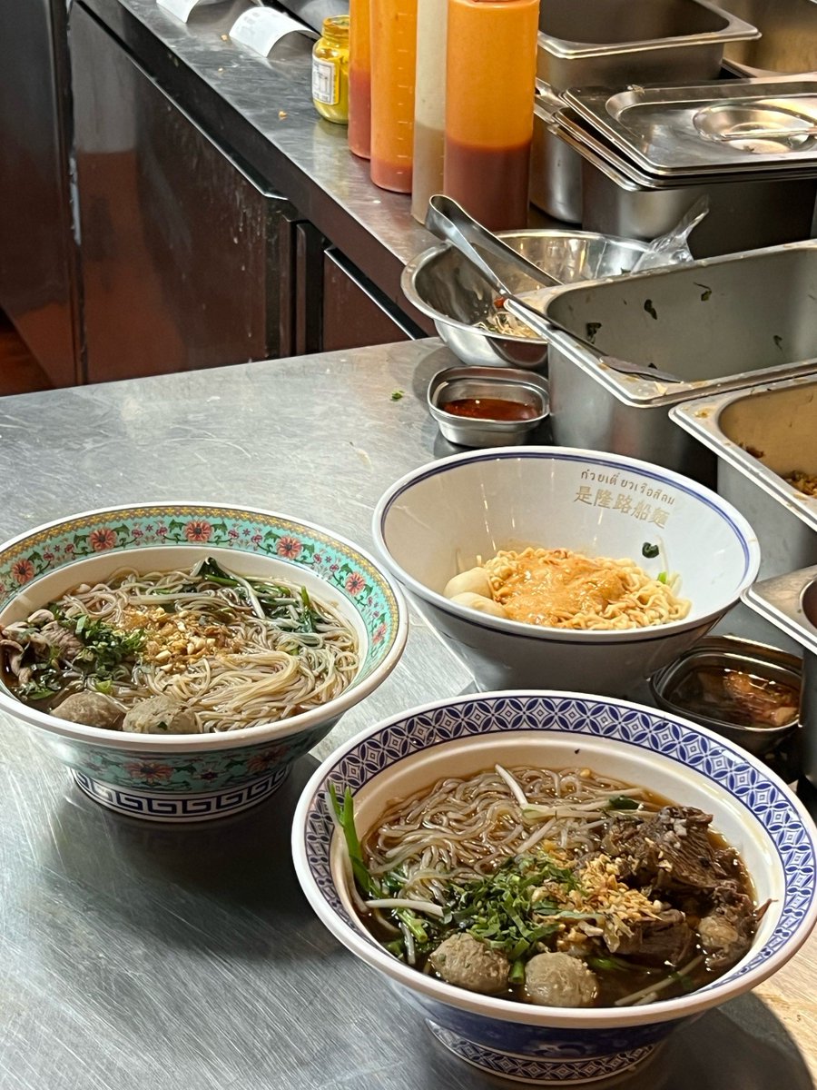 bruninhusx's tweet photo. [Late night bite craving Our tiny ramen stall’s still simmering—warm broth, springy noodles, and a side of quiet. 10PM till the last slurp.]， https://t.co/UjkSSjebRS